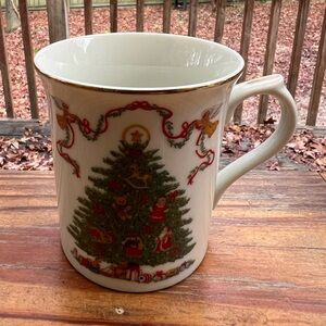 LENOX Vintage Christmas Tree Garland Gold Trim Coffee Porcelain 2001 Mug